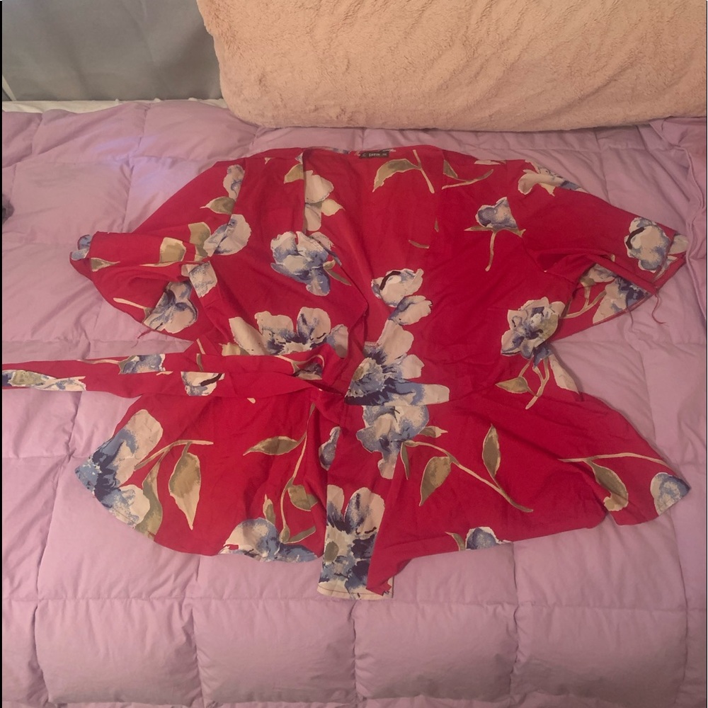 Kimono print wrap and tie style top.